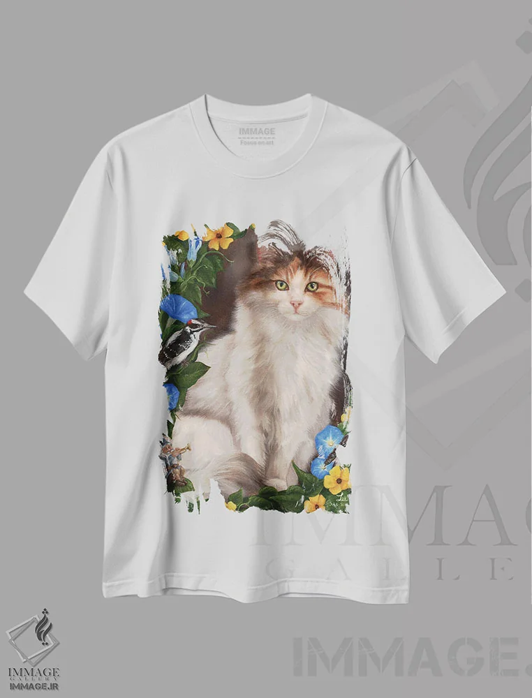 تیشرت سفید طرح دار در باغ، تزئینی اثر کایرا ویلسون | فروشگاه ایماژ