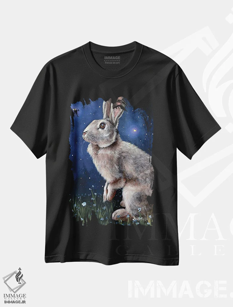 تیشرت مشکی طرح دار خرگوش و کرم های شب تاب، مدیوم اثر کایرا ویلسون | فروشگاه ایماژ
