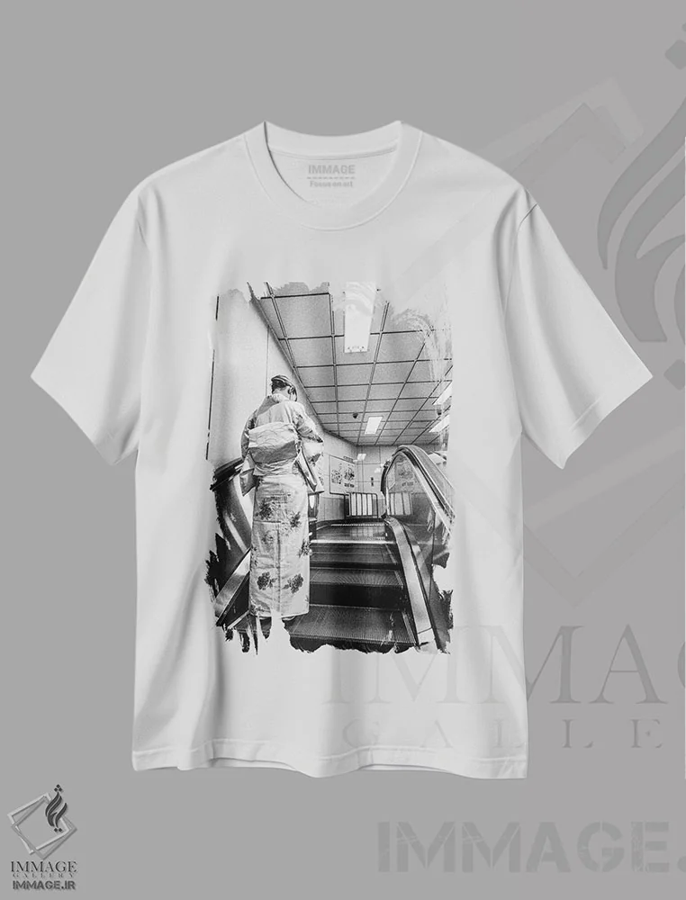 تیشرت سفید طرح دار گیشای مدرن، عکاسی سیاه و سفید اثر کنزو ایجیری | immage.ir