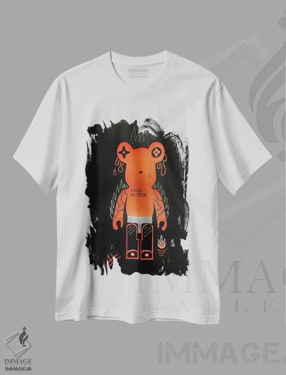 تیشرت سفید طرح دار خرس خشمگین بر بریک، مدیوم اثر نوا لاتار | immage.ir