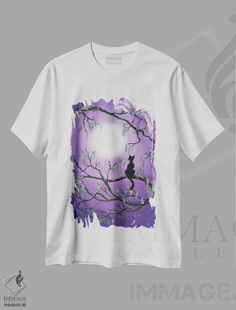 تیشرت سفید طرح دار گربه سیاه درخت خزه ای، هنر فاخر معاصر اثر لورا ایورسن | immage.ir