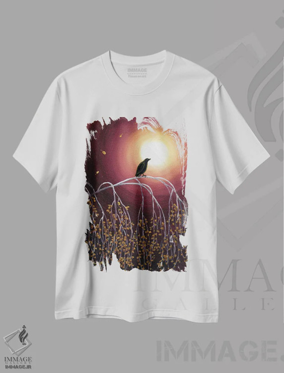 تیشرت سفید طرح دار کلاغ سیاه روی شاخه های توس سفید، هنر فاخر معاصر اثر لورا ایورسن | فروشگاه ایماژ