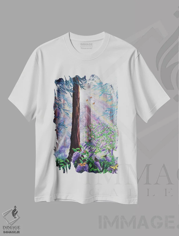 تیشرت سفید طرح دار بیشه پروانه ها در جنگل سرخ چوب، هنر فاخر معاصر اثر لورا ایورسن | فروشگاه ایماژ
