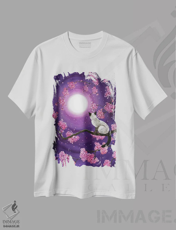 تیشرت سفید طرح دار گلبرگ های صورتی رقصان، هنر فاخر معاصر اثر لورا ایورسن | immage.ir