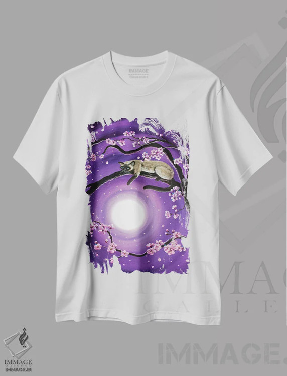 تیشرت سفید طرح دار ساکورا در مهتاب بنفش، هنر فاخر معاصر اثر لورا ایورسن | فروشگاه ایماژ