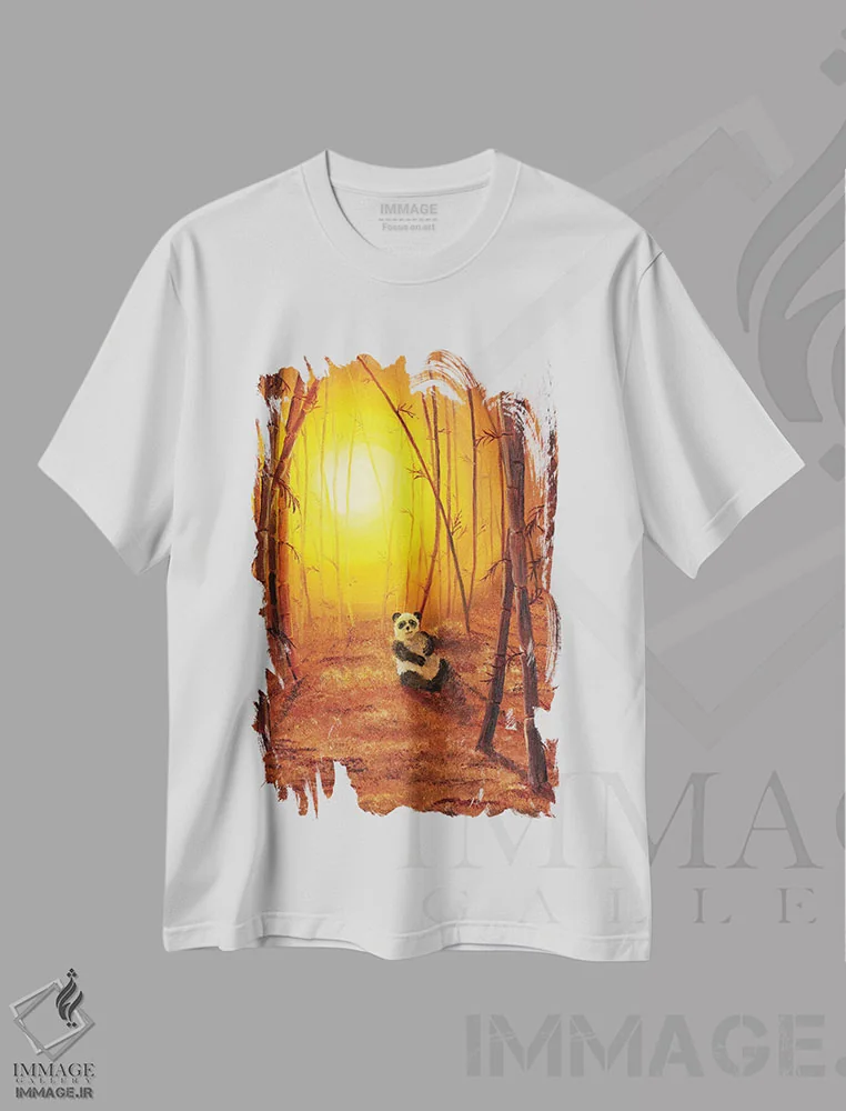 تیشرت سفید طرح دار پاندا در درخشش طلایی، هنر فاخر معاصر اثر لورا ایورسن | immage.ir