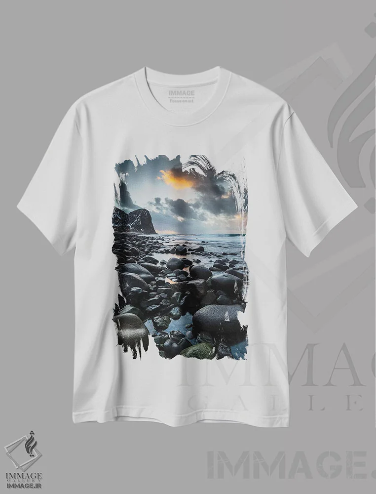 تیشرت سفید طرح دار نروژ، لوفوتن، ساحل اونستاد، تزئینی اثر میکولاج گوسپودرک | immage.ir
