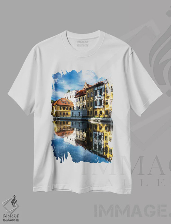 تیشرت سفید طرح دار لهستان، استان کویاوی-پومرانیا، بیدگوشچ، مدیوم اثر میکولاج گوسپودرک | immage.ir