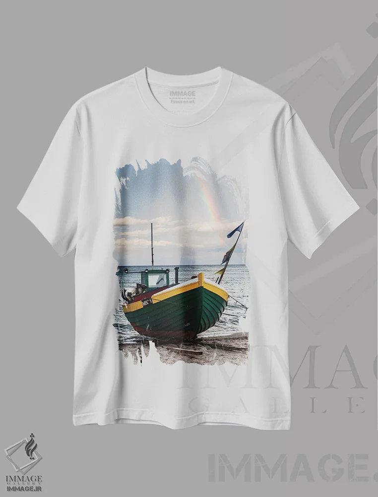 تیشرت سفید طرح دار اروپا، لهستان، پومرانیا، ملخلینکی IV، مدیوم اثر میکولاج گوسپودرک | immage.ir