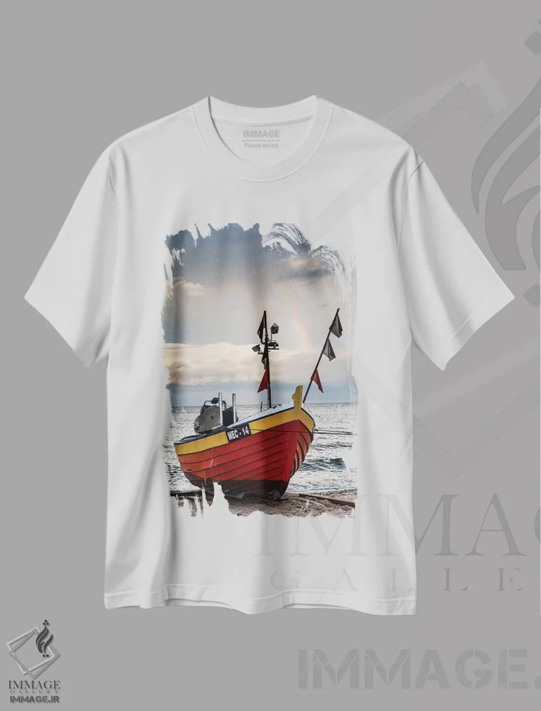 تیشرت سفید طرح دار اروپا، لهستان، پومرانیا، ملخلینکی VI، مدیوم اثر میکولاج گوسپودرک | immage.ir