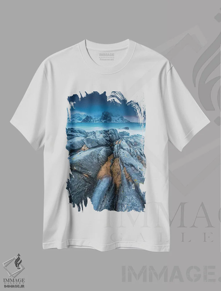 تیشرت سفید طرح دار نروژ، لوفوتن، وارِید، مدیوم اثر میکولاج گوسپودرک | فروشگاه ایماژ