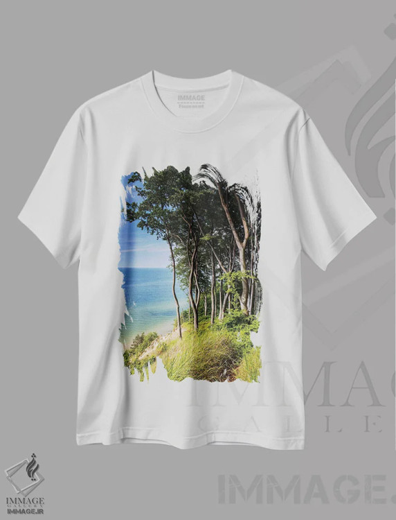 تیشرت سفید طرح دار لهستان، دریای بالتیک XVI، مدیوم اثر میکولاج گوسپودرک | فروشگاه ایماژ