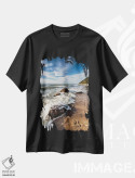 تیشرت مشکی طرح دار لهستان، دریای بالتیک XVII، دکور ساحلی اثر میکولاج گوسپودرک | فروشگاه ایماژ