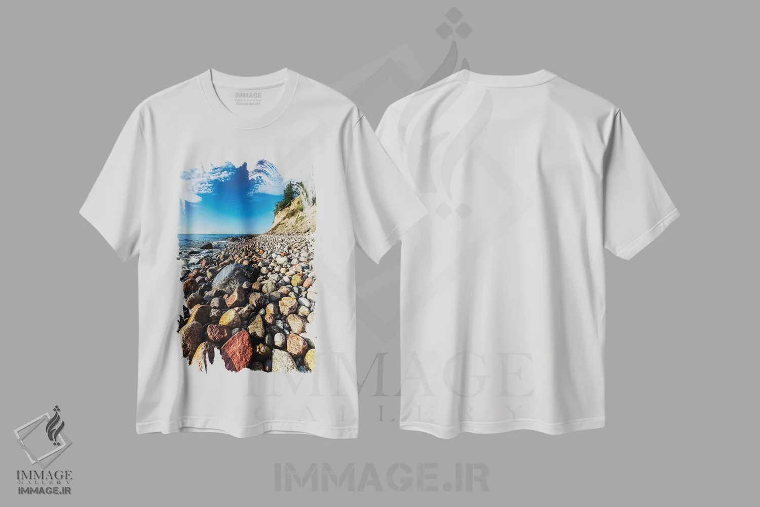 تیشرت سفید طرح دار لهستان، دریای بالتیک XVIII، دکور ساحلی اثر میکولاج گوسپودرک | فروشگاه ایماژ