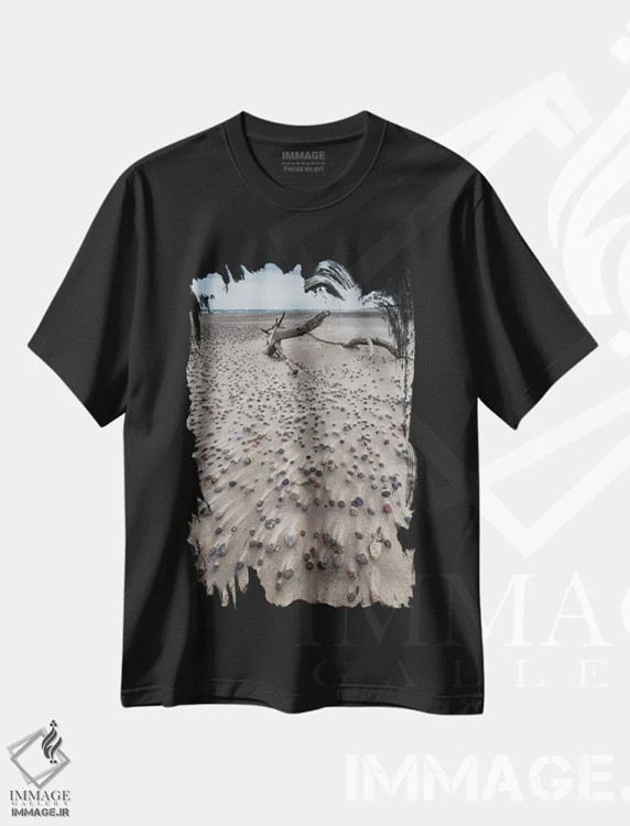تیشرت مشکی طرح دار لهستان، دریای بالتیک، پارک ملی اسلوینسکی II، دکور ساحلی اثر میکولاج گوسپودرک | فروشگاه ایماژ