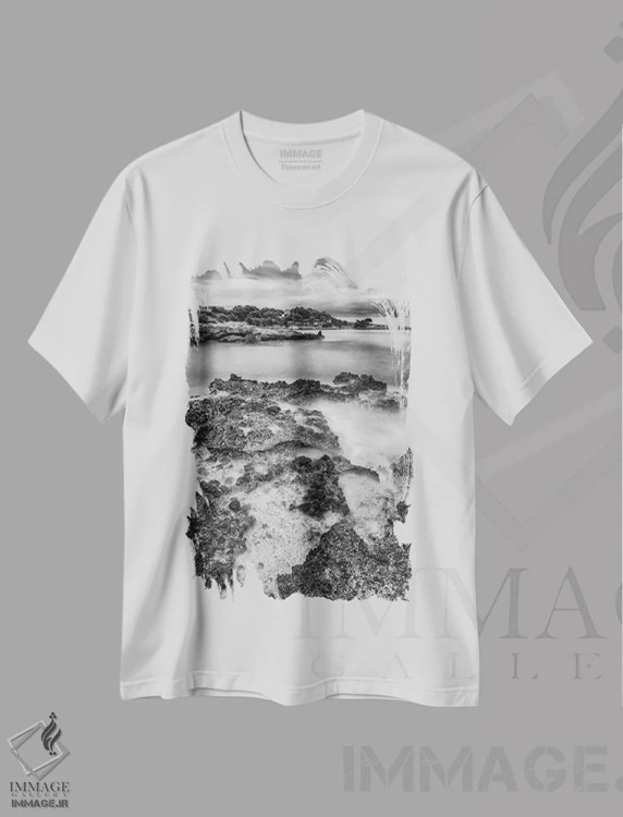 تیشرت سفید طرح دار اسپانیا، مایورکا، عکاسی سیاه و سفید اثر میکولاج گوسپودرک | immage.ir