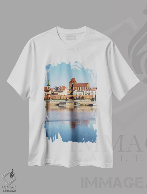 تیشرت سفید طرح دار تورون، ویستولا، شهر قدیمی، لهستان، مدیوم اثر میکولاج گوسپودرک | فروشگاه ایماژ