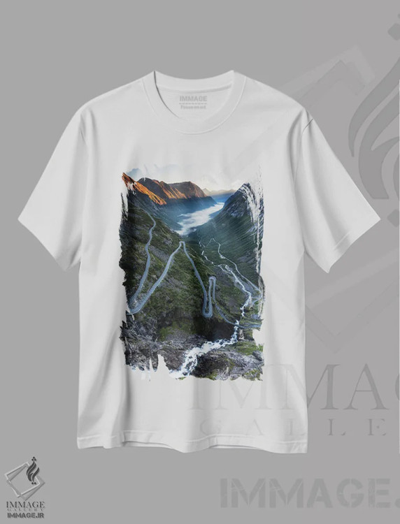 تیشرت سفید طرح دار جاده کوهستانی مارپیچ ترولستیگن، نروژ، مدیوم اثر میکولاج گوسپودرک | فروشگاه ایماژ