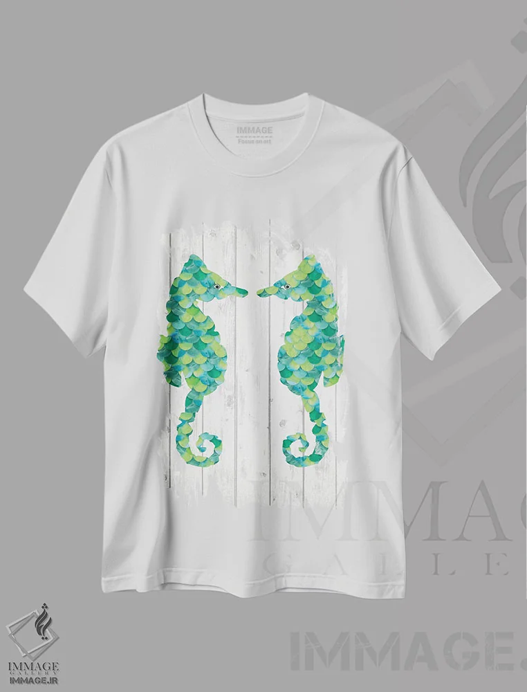 تیشرت سفید طرح دار ساحل شیشه دریایی II، دکور ساحلی اثر لیندا برتل | immage.ir