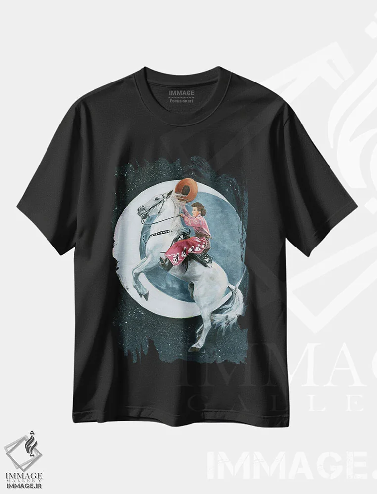 تیشرت مشکی طرح دار ماه اسب چموش، هنر فاخر معاصر اثر لیزا باترز | immage.ir