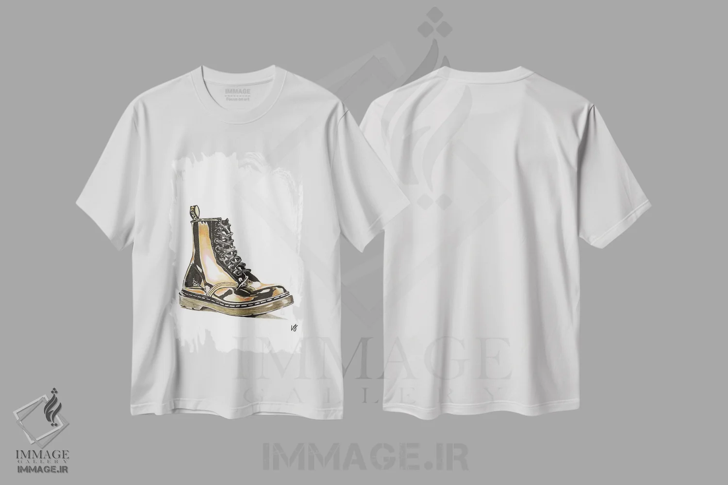 تیشرت سفید طرح دار چکمه های رزمی از چرم براق، مدیوم اثر لوسین جی | فروشگاه ایماژ
