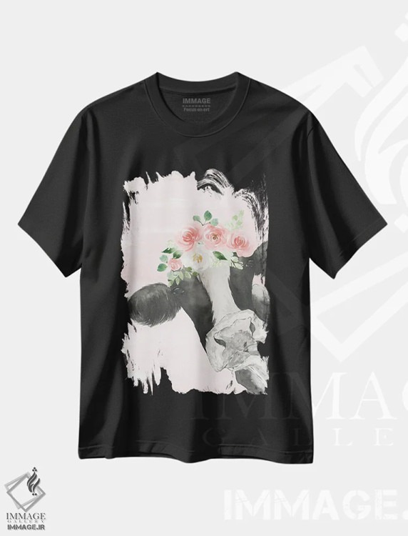 تیشرت مشکی طرح دار گاو تاج دار روی زمینه صورتی، دکور روستایی اثر لوسیل پرایس | immage.ir