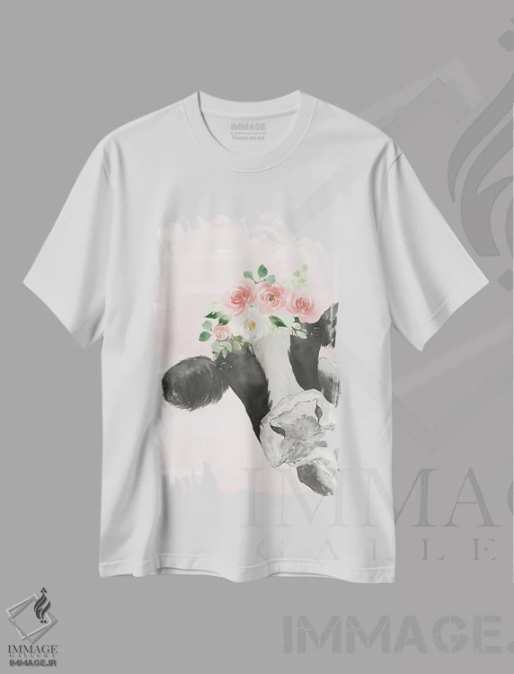 تیشرت سفید طرح دار گاو تاج دار روی زمینه صورتی، دکور روستایی اثر لوسیل پرایس | فروشگاه ایماژ