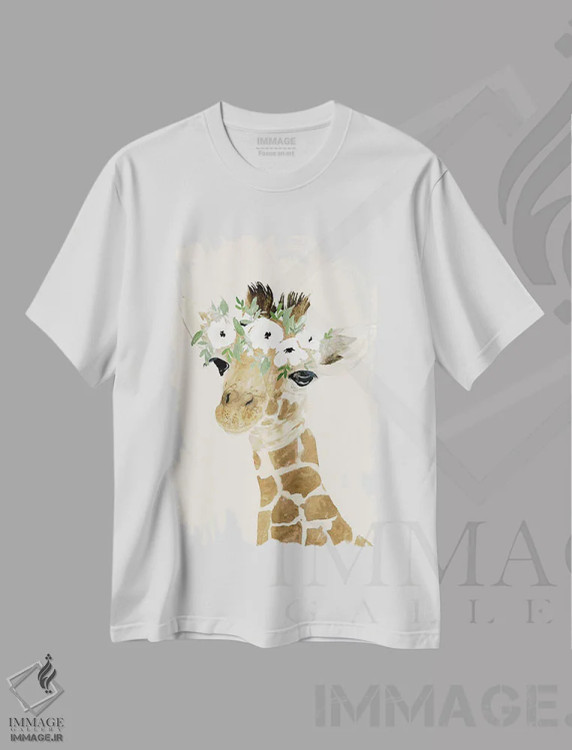 تیشرت سفید طرح دار زرافه کوچولو، دکور روستایی اثر لوسیل پرایس | immage.ir