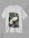 تیشرت سفید طرح دار پاندای در حال پایین آمدن، مدیوم اثر لورا کرتین | immage.ir