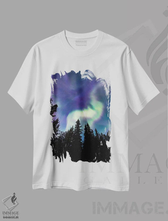 تیشرت سفید طرح دار در آسمان، مدیوم اثر لوکاس مور | فروشگاه ایماژ