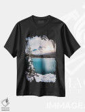 تیشرت مشکی طرح دار سرزمین عجایب زمستانی، مدیوم اثر لوکاس مور | immage.ir