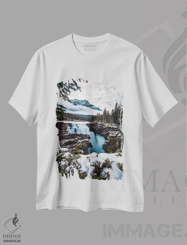 تیشرت سفید طرح دار آبشار زمستانی، مدیوم اثر لوکاس مور | immage.ir