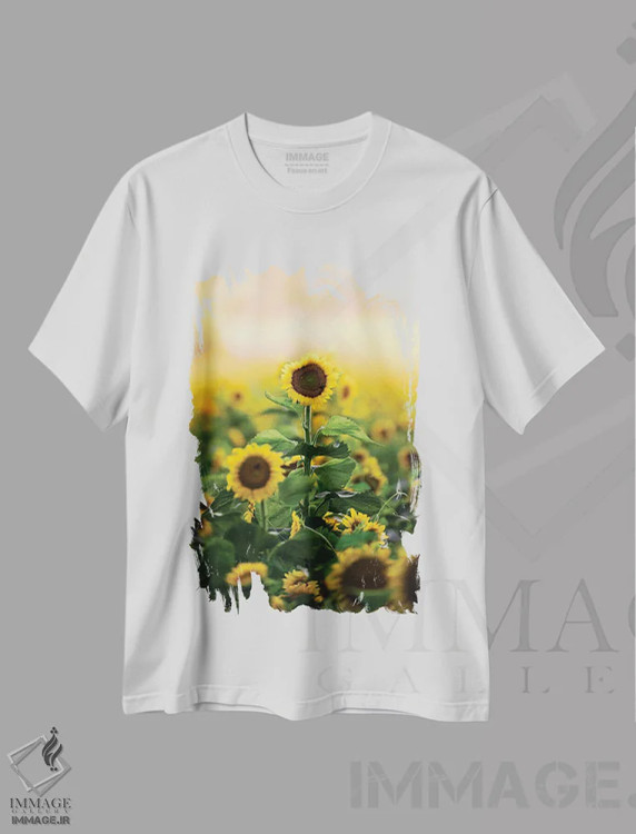 تیشرت سفید طرح دار گل تنها، مدیوم اثر لوکاس مور | فروشگاه ایماژ