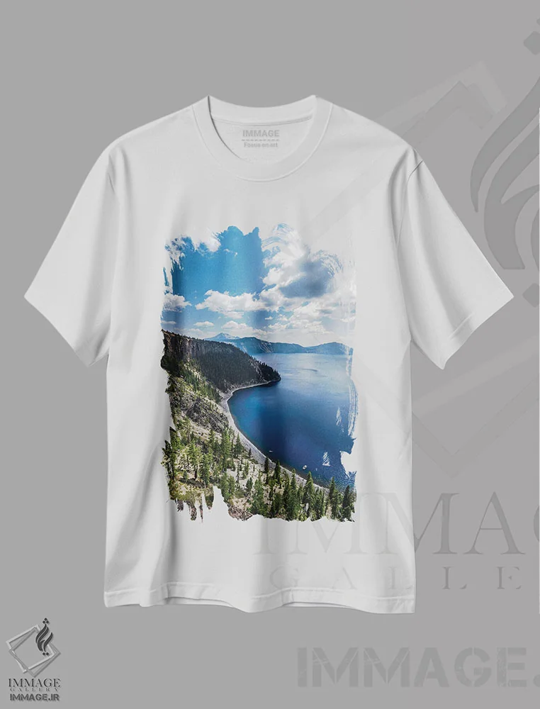 تیشرت سفید طرح دار آبی های دریاچه، مدیوم اثر لوکاس مور | immage.ir