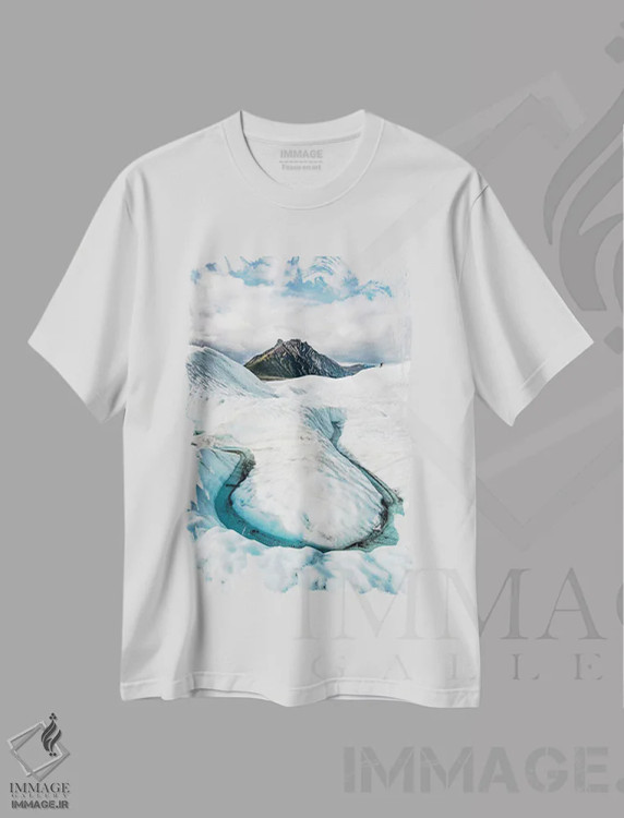 تیشرت سفید طرح دار سفر سرد، مدیوم اثر لوکاس مور | immage.ir