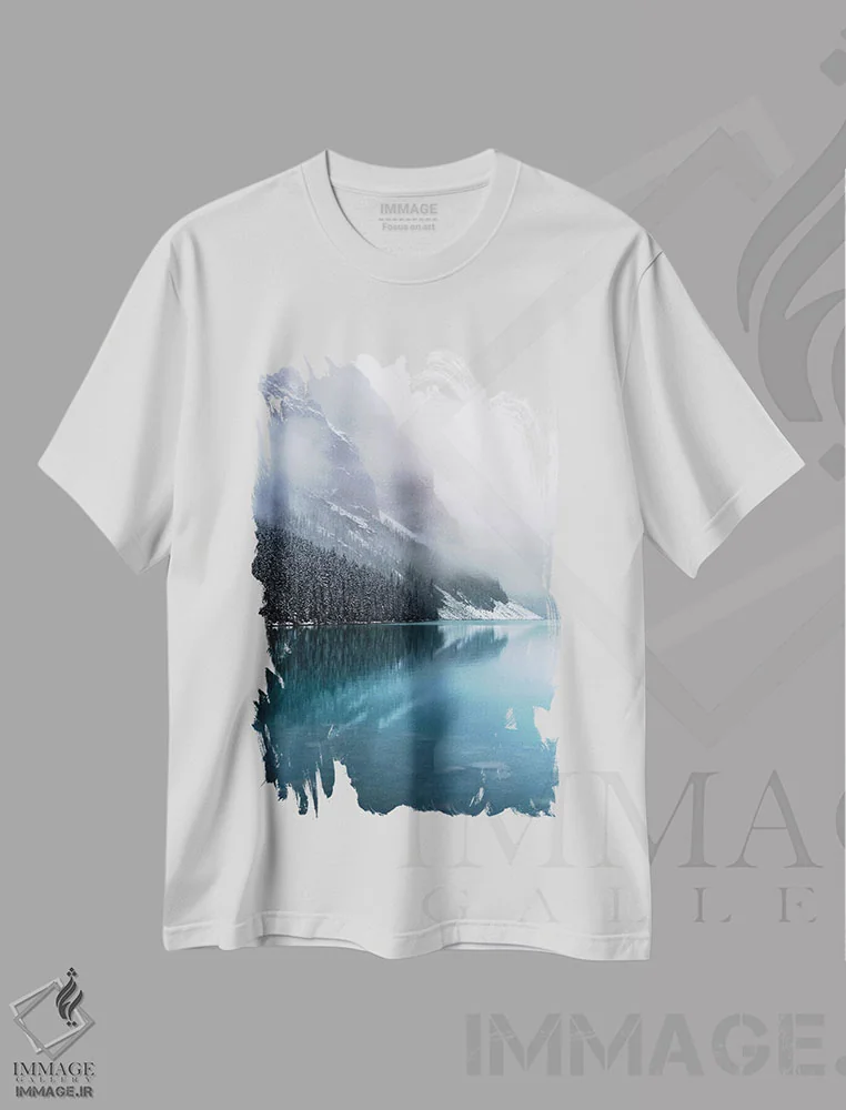 تیشرت سفید طرح دار انعکاس مه آلود، مدیوم اثر لوکاس مور | immage.ir