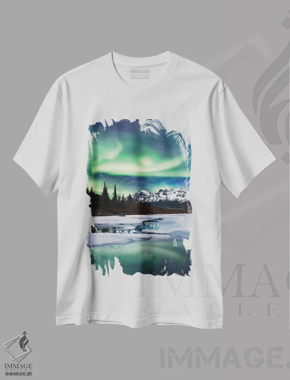 تیشرت سفید طرح دار منظره شفق قطبی، مدیوم اثر لوکاس مور | فروشگاه ایماژ