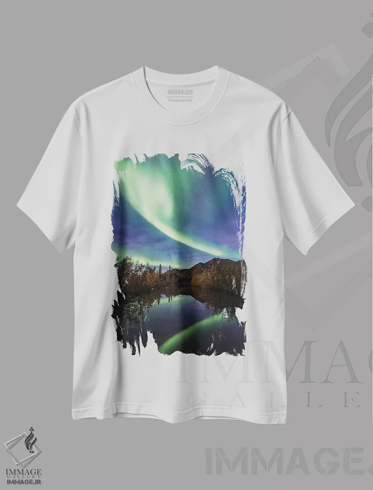 تیشرت سفید طرح دار انعکاس شفق قطبی، مدیوم اثر لوکاس مور | فروشگاه ایماژ