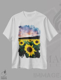 تیشرت سفید طرح دار غروب آفتابگردان، مدیوم اثر لوکاس مور | فروشگاه ایماژ