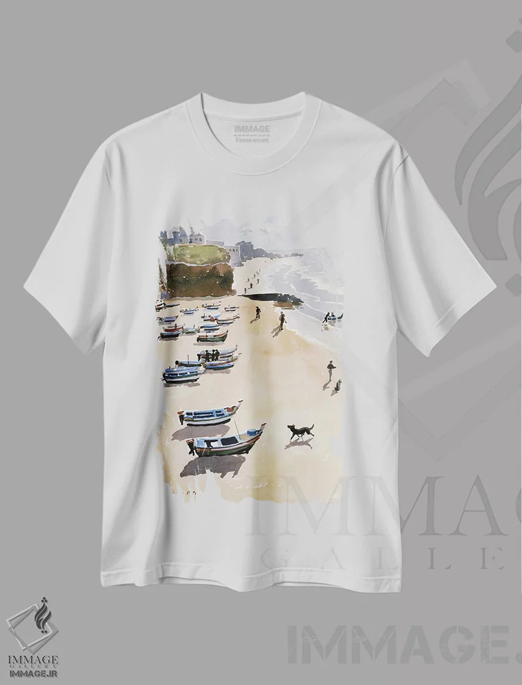 تیشرت سفید طرح دار قایق ها در ساحل، ۱۹۸۶، دکور ساحلی اثر لوسی ویلیس | immage.ir