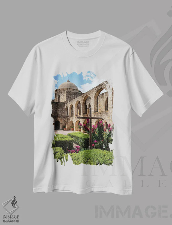 تیشرت سفید طرح دار ایوان قوسی در کلیسای میسیون سن خوزه، سن آنتونیو، مدیوم اثر لری دیتو | immage.ir