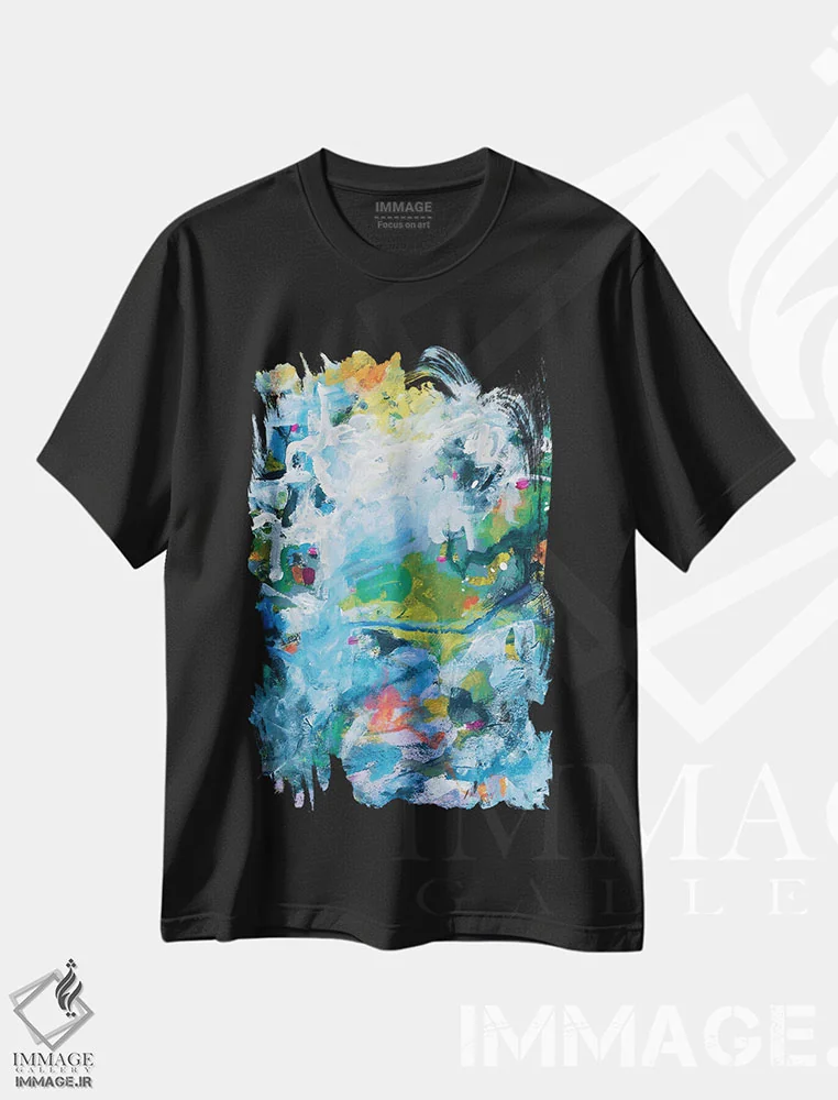 تیشرت مشکی طرح دار و این هم همینطور اثر لادارا مک کینون | immage.ir