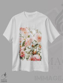 تیشرت سفید طرح دار گل های صورتی پر احساس، تزئینی اثر لیا استراتسما | immage.ir