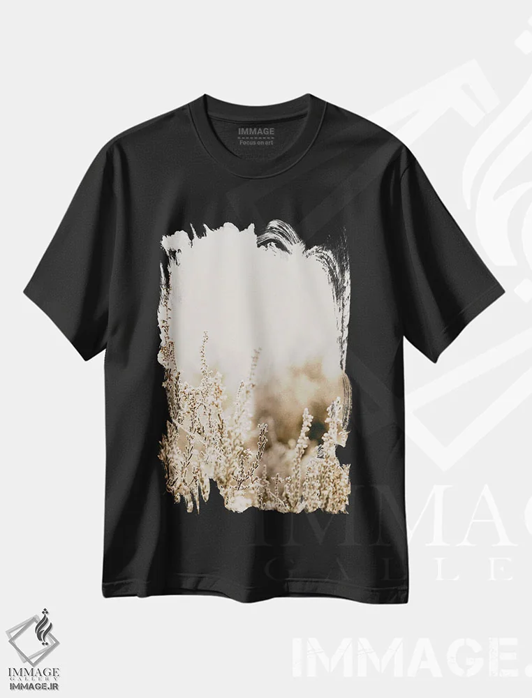 تیشرت مشکی طرح دار درخششی ملایم، مدیوم اثر لیا استراتسما | فروشگاه ایماژ