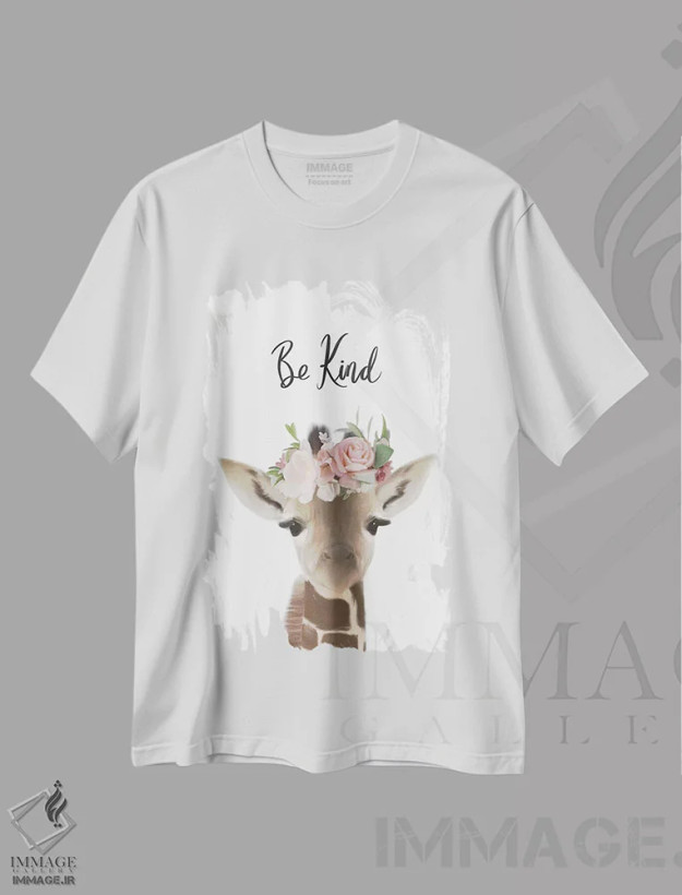 تیشرت سفید طرح دار زرافه گل دار مهربان باش، تزئینی اثر لیا استراتسما | فروشگاه ایماژ