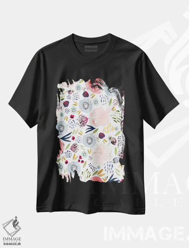 تیشرت مشکی طرح دار گل های صورتی، قرمز و آبی، تزئینی اثر لیا استراتسما | فروشگاه ایماژ