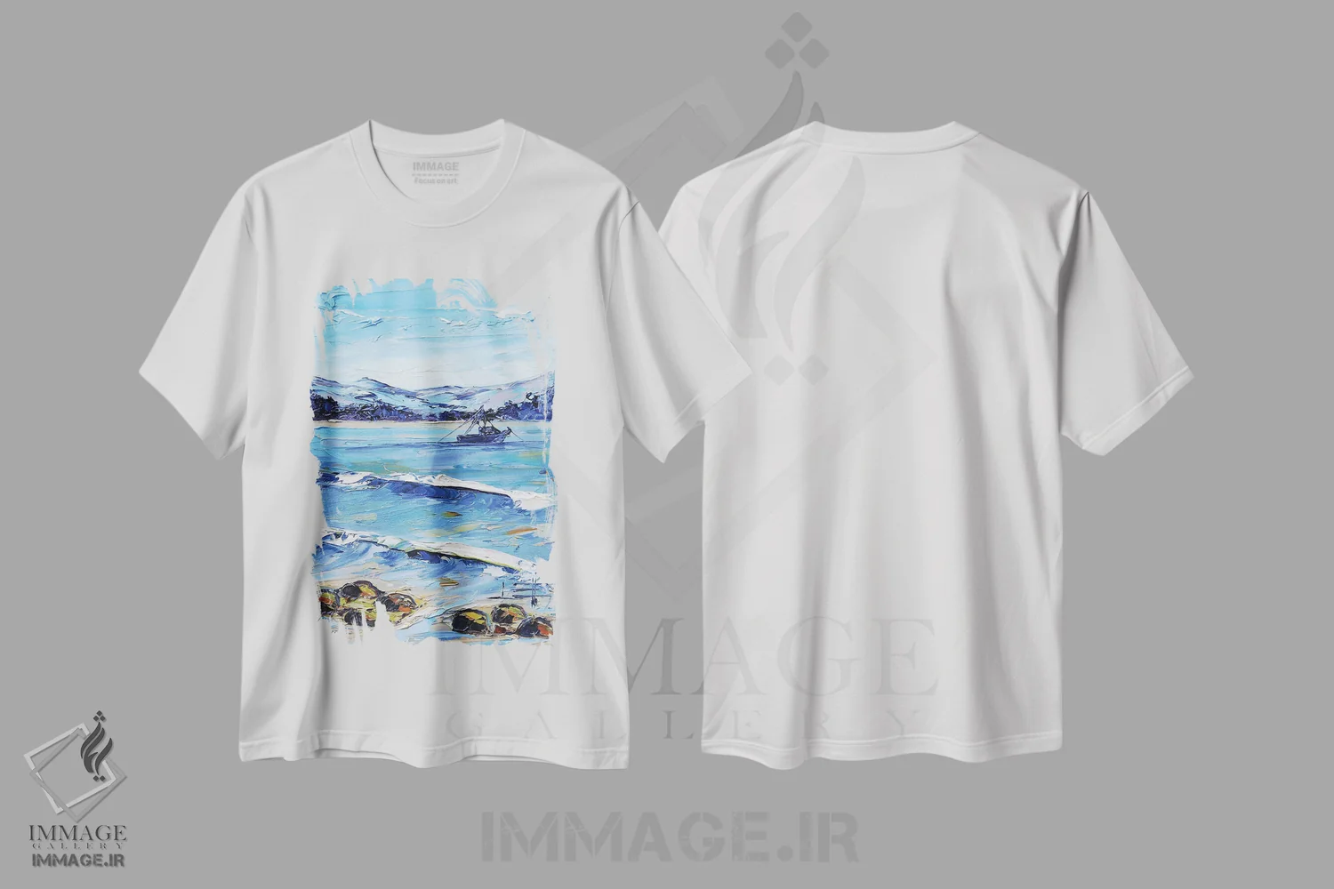 تیشرت سفید طرح دار روزی در مانتری، دکور ساحلی اثر لیزا الی | فروشگاه ایماژ