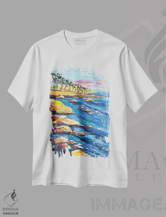 تیشرت سفید طرح دار غروب کنار سروهای ساحلی، دکور ساحلی اثر لیزا الی | immage.ir