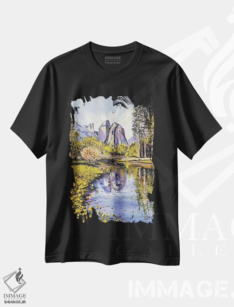 تیشرت مشکی طرح دار چشم انداز یوسمیتی، دکور کلبه و لژ اثر لیزا الی | فروشگاه ایماژ