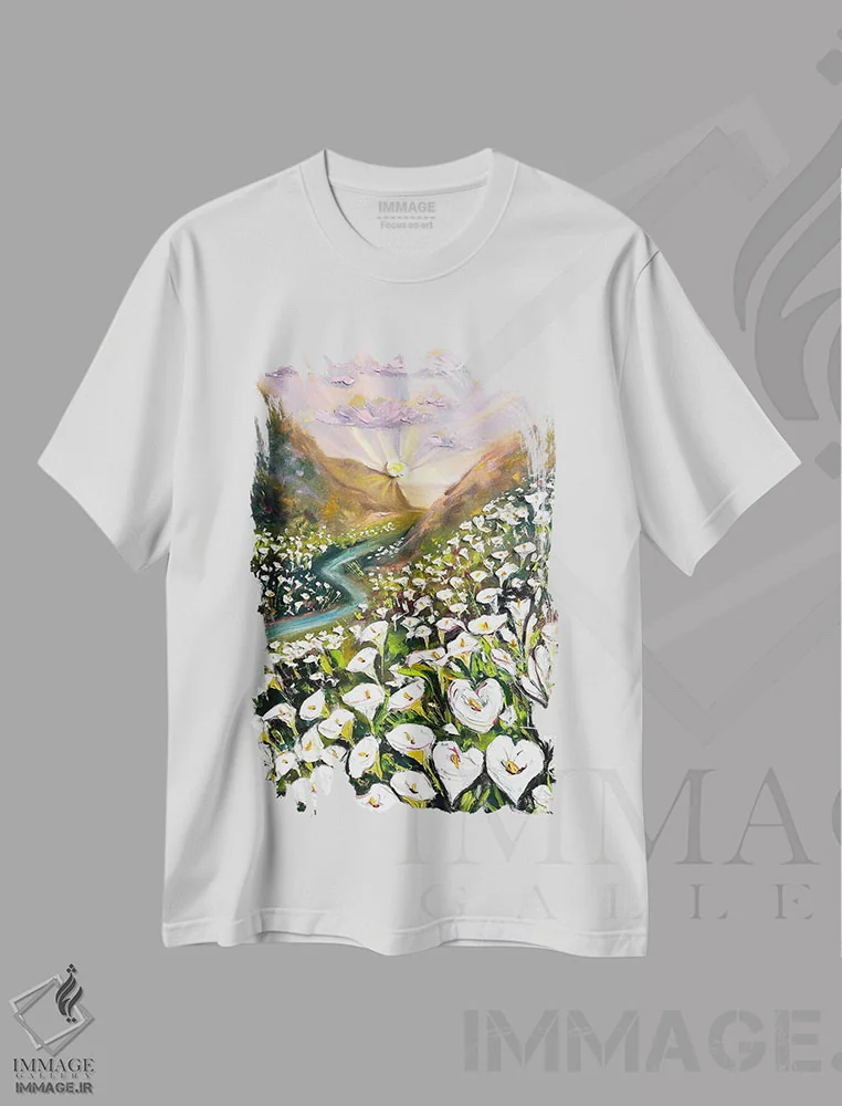 تیشرت سفید طرح دار درهٔ گل کالالاله، هنر فاخر معاصر اثر لیزا الی | فروشگاه ایماژ
